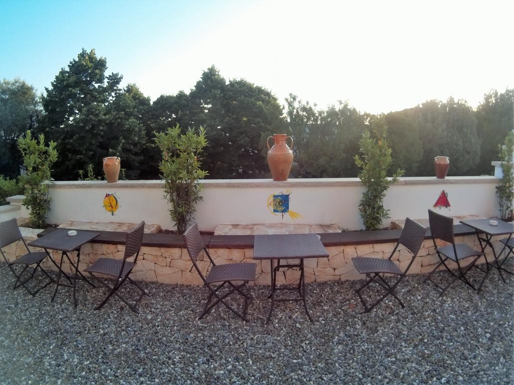 Art Rooms Joyful People Alberobello Exteriör bild